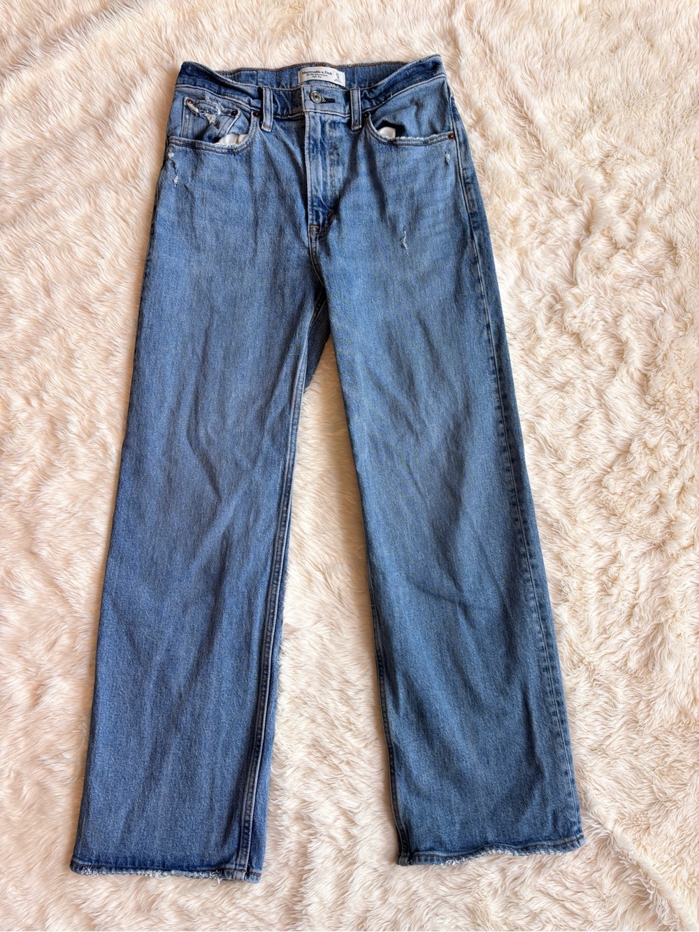 Abercrombie & Fitch High-Rise Straight Leg Jeans - Medium Blue